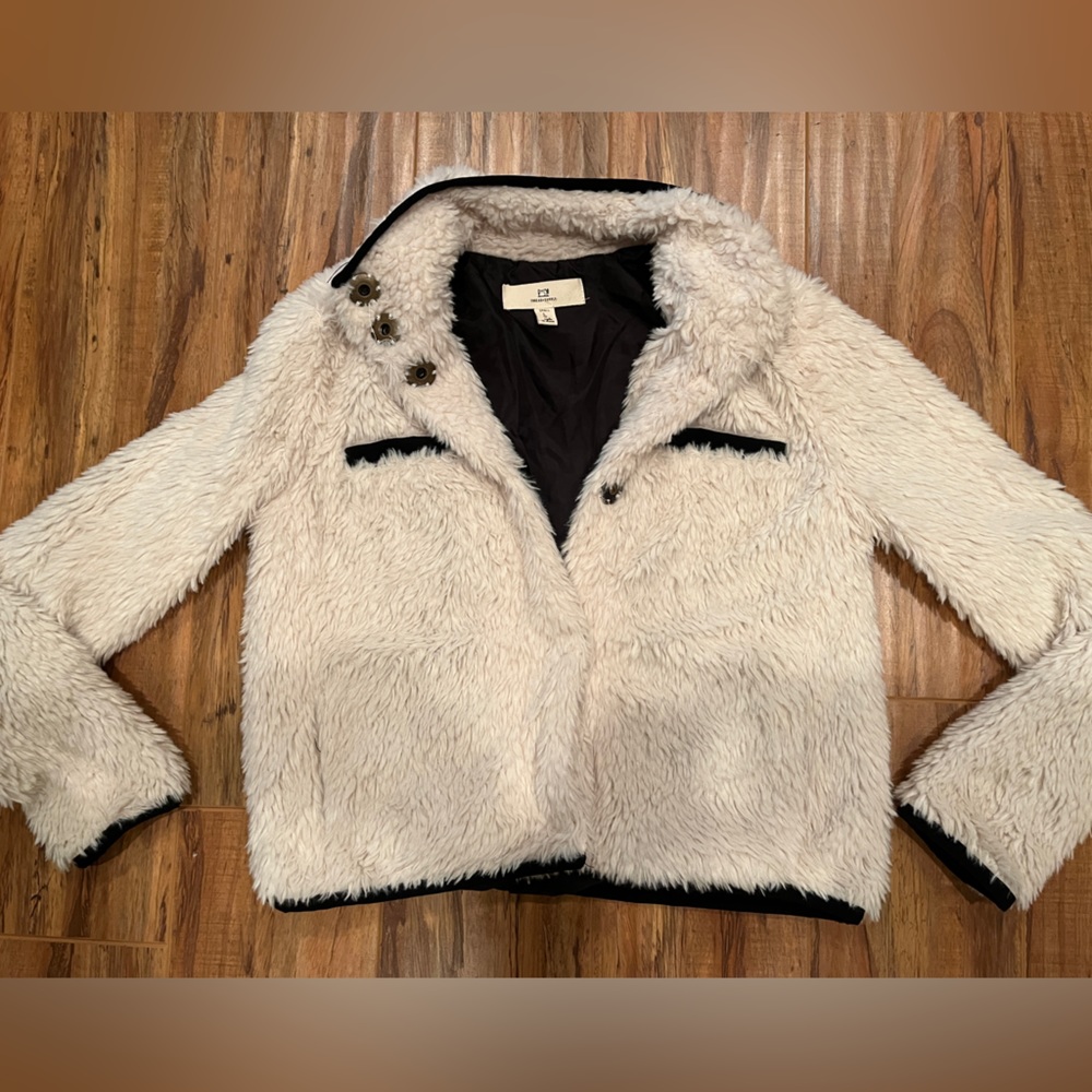 Women’s Fuzzy Jacket - Picture 6 of 6